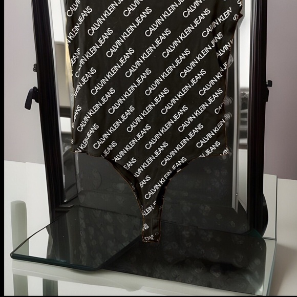 Calvin Klein Repeated Print Allover Cap Sleeve 1Pc Short/Bodysuit Sz Medium NWT - Picture 10 of 13